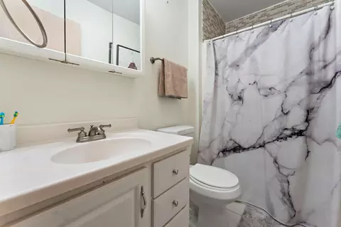 Bath - 8567 Judith Ln, Saint John, IN 46373 photo 2 of 3