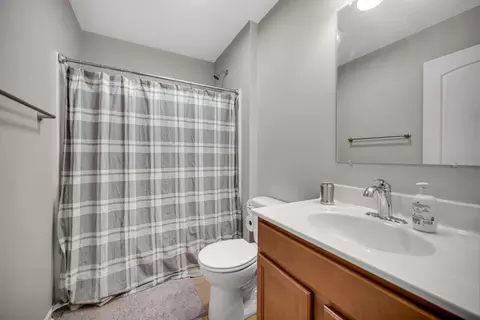Bath - 13679 Blue Springs Ct, Dyer, IN 46311 photo 2 of 2