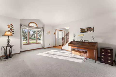 Living - 3115 Devonshire Cir, Crown Point, IN 46307 photo 1 of 3