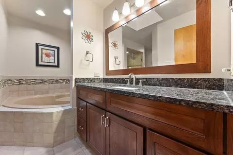Bath - 3115 Devonshire Cir, Crown Point, IN 46307 photo 2 of 6