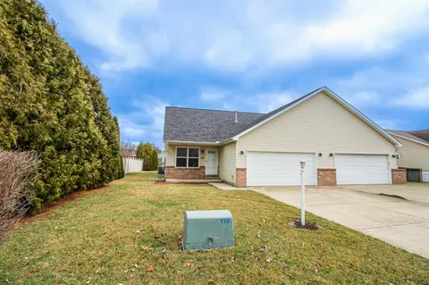 1709 Daisy St, De Motte, IN 46310