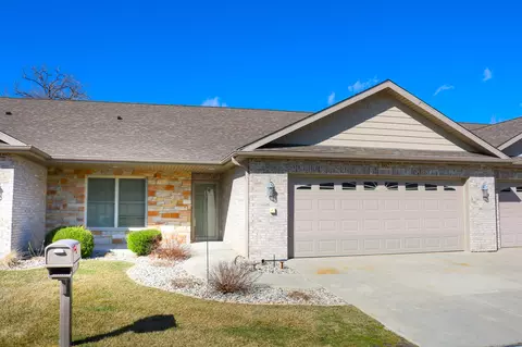 802 Veterans Ln, Crown Point, IN 46307