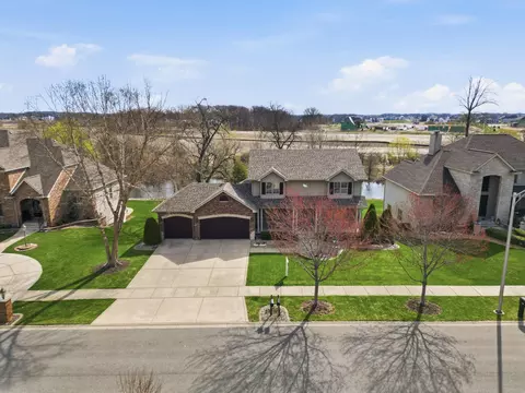 9675 Julia Dr, Saint John, IN 46373