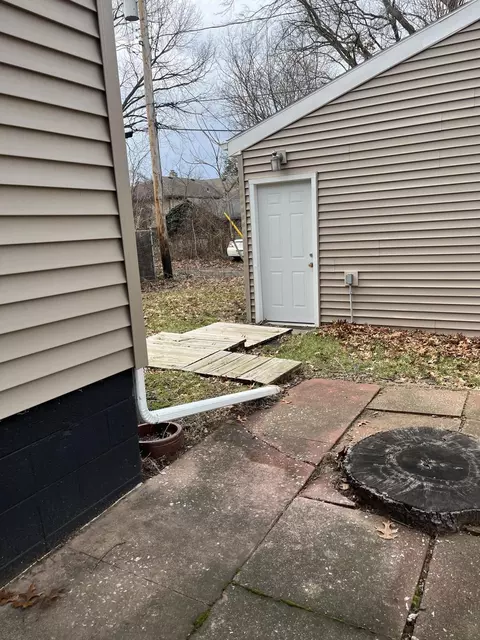 308 S Howard St, Gary, IN 46403 photo 4