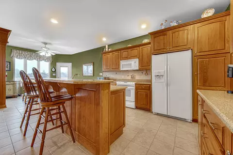 Kitchen - 1718 Silver Hawk Dr, Crown Point, IN 46307 photo 4 of 4