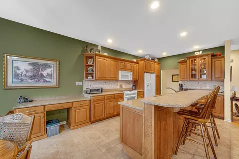 Kitchen - 1718 Silver Hawk Dr, Crown Point, IN 46307 photo 2 of 4
