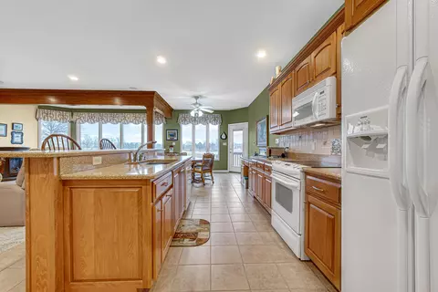 Kitchen - 1718 Silver Hawk Dr, Crown Point, IN 46307 photo 3 of 4