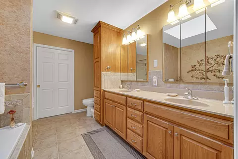 Bath - 1718 Silver Hawk Dr, Crown Point, IN 46307 photo 2 of 4