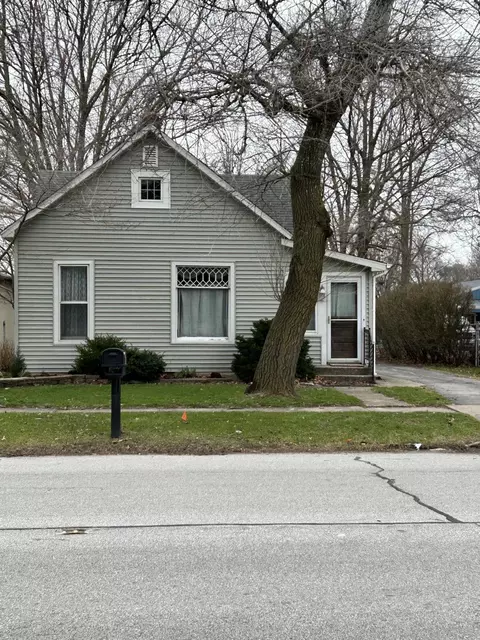 708 S Main St, Kouts, IN 46347