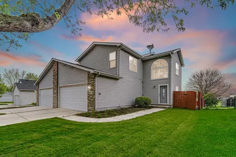 6837 Swan Ln, Schererville, IN 46375