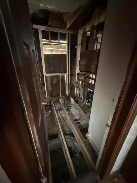 Bath - 908 E 44th Ave, Gary, IN 46409 photo 1 of 1