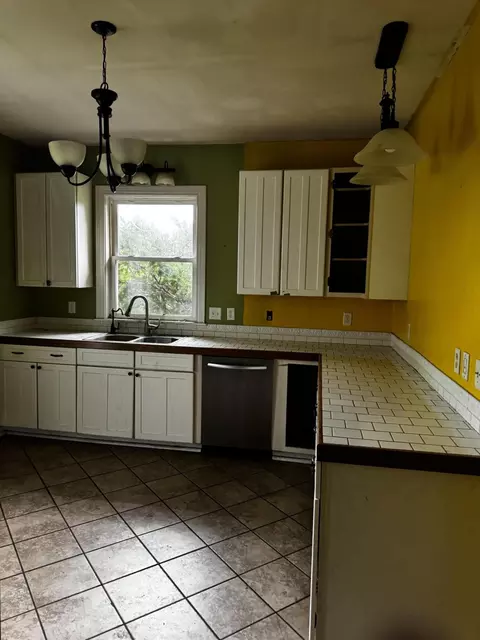 Kitchen - 2911 E 109th Ave, Crown Point, IN 46307 photo 1 of 1