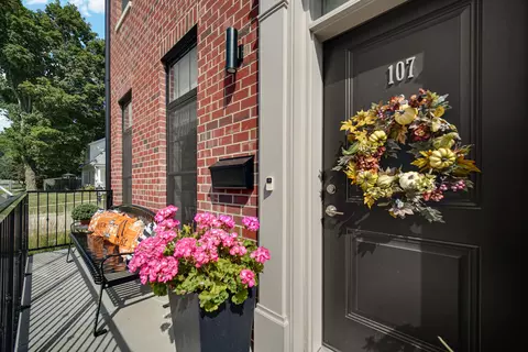 208 Campbell St #107, Valparaiso, IN 46385