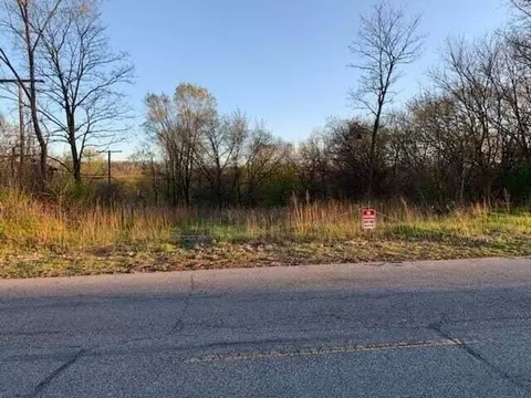 7937 Oak Ave, Gary, IN 46403 photo 2