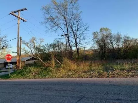 7937 Oak Ave, Gary, IN 46403 photo 3