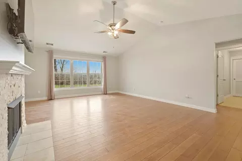 Living - 862 Veterans Ln, Crown Point, IN 46307 photo 3 of 4