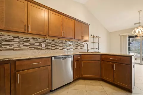 Kitchen - 862 Veterans Ln, Crown Point, IN 46307 photo 4 of 5