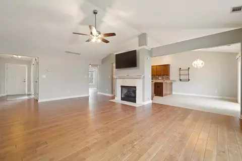 Living - 862 Veterans Ln, Crown Point, IN 46307 photo 2 of 4