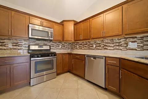 Kitchen - 862 Veterans Ln, Crown Point, IN 46307 photo 3 of 5