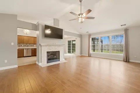 Living - 862 Veterans Ln, Crown Point, IN 46307 photo 1 of 4