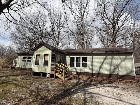 4256 Jonathan Dr, Wheatfield, IN 46392