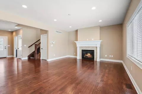Living - 10057 New Devon St, Munster, IN 46321 photo 4 of 6
