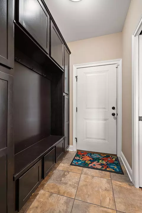 Entry Way - 10057 New Devon St, Munster, IN 46321 photo 2 of 4