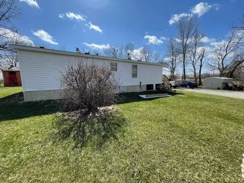 8707 W 800, Huntington, IN 46750