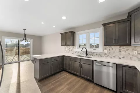 Kitchen - 13973 Blue Sky Ct, Saint John, IN 46373 photo 4 of 4