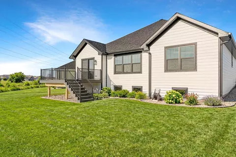 Exterior - 13973 Blue Sky Ct, Saint John, IN 46373 photo 3 of 4