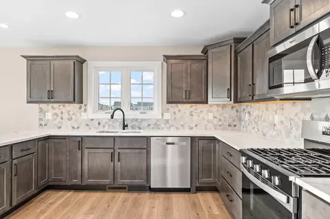 Kitchen - 13973 Blue Sky Ct, Saint John, IN 46373 photo 3 of 4