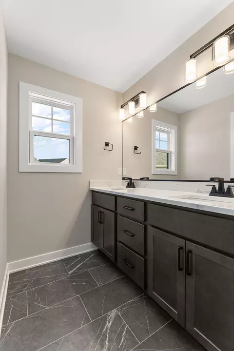 Bath - 13973 Blue Sky Ct, Saint John, IN 46373 photo 2 of 4