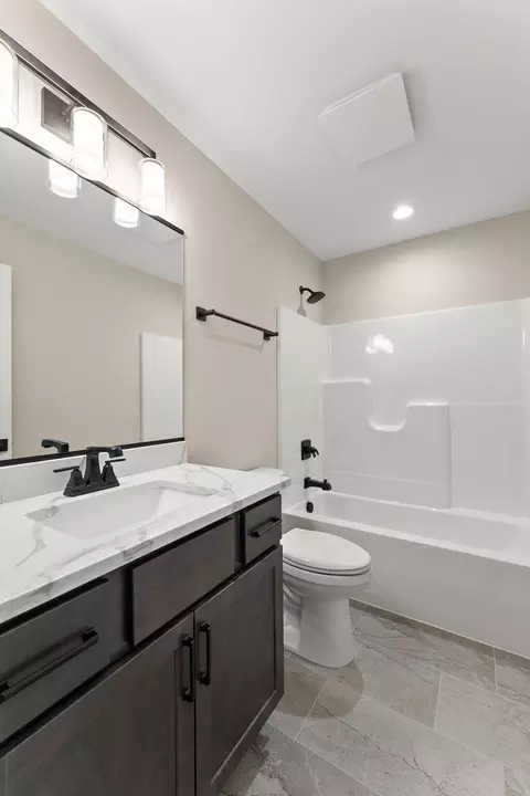 Bath - 13973 Blue Sky Ct, Saint John, IN 46373 photo 4 of 4