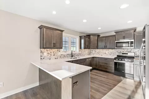 Kitchen - 13973 Blue Sky Ct, Saint John, IN 46373 photo 2 of 4