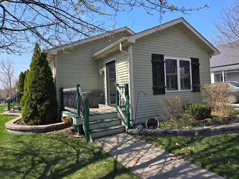 303 Burnham St, Lowell, IN 46356