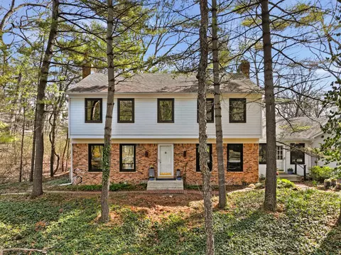 20 Crest Dr, Dune Acres, IN 46304