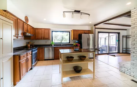 Kitchen - 20 Crest Dr, Dune Acres, IN 46304 photo 2 of 2