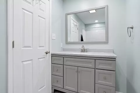 Bath - 405 N Griffith Blvd, Griffith, IN 46319 photo 3 of 3