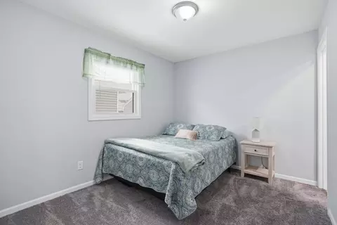 Bedroom - 405 N Griffith Blvd, Griffith, IN 46319 photo 2 of 3