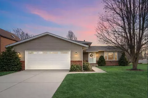 57 Worchester Dr, Valparaiso, IN 46383