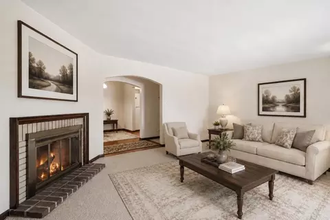 Living - 1630 Camellia Dr #B-1, Munster, IN 46321 photo 3 of 5