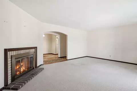 Living - 1630 Camellia Dr #B-1, Munster, IN 46321 photo 4 of 5