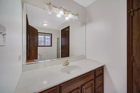 Bath - 192 Summerhill Dr, Dyer, IN 46311 photo 1 of 3