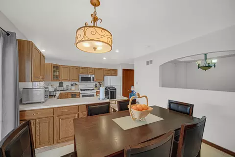 Dining - 192 Summerhill Dr, Dyer, IN 46311 photo 2 of 2