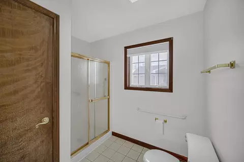 Bath - 192 Summerhill Dr, Dyer, IN 46311 photo 2 of 3