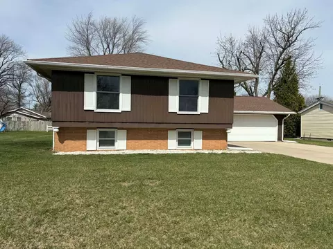 716 E Stewart Dr, Rensselaer, IN 47978