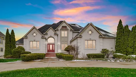 917 Royal Dublin Ln, Dyer, IN 46311