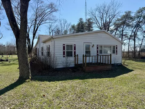 8273 W 700, Winamac, IN 46996