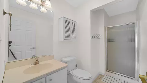 Bath - 5040 Spinnaker Ln #C, Crown Point, IN 46307 photo 1 of 2
