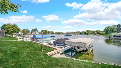 Exterior - 5040 Spinnaker Ln #C, Crown Point, IN 46307 photo 2 of 3